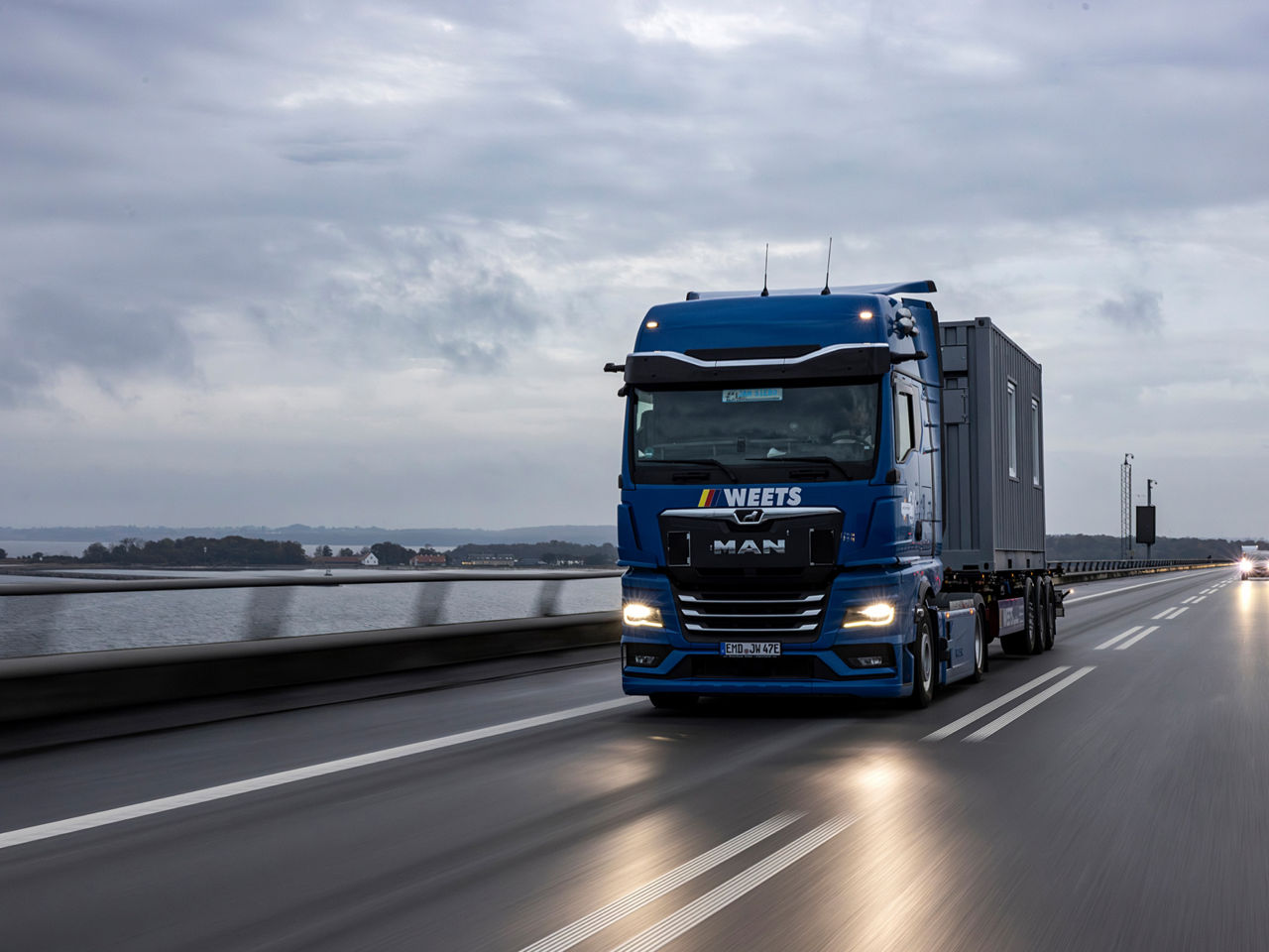 With a range of about 600 kilometers on electric power alone, the MAN eTGX from Weets successfully completed the trip from Bremen to Denmark. 